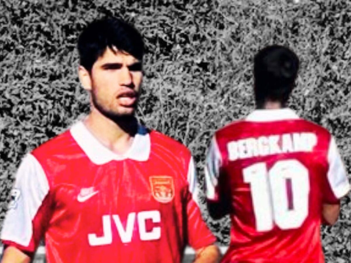 Tennis player Carlos Alcaraz wearing retro Nike Arsenal JVC kit with Dennis Bergkamp at the back
