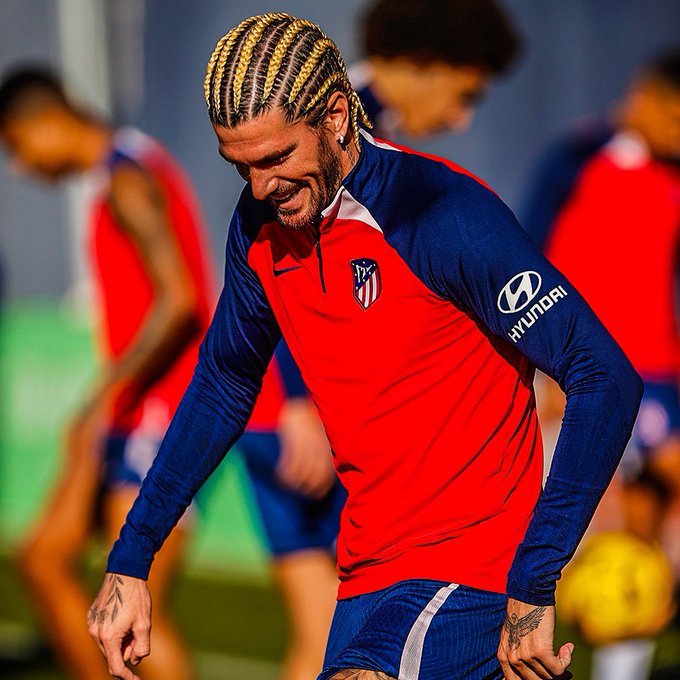 Rodrigo De Paul shows of his new Cornrow Braids in Atletico training