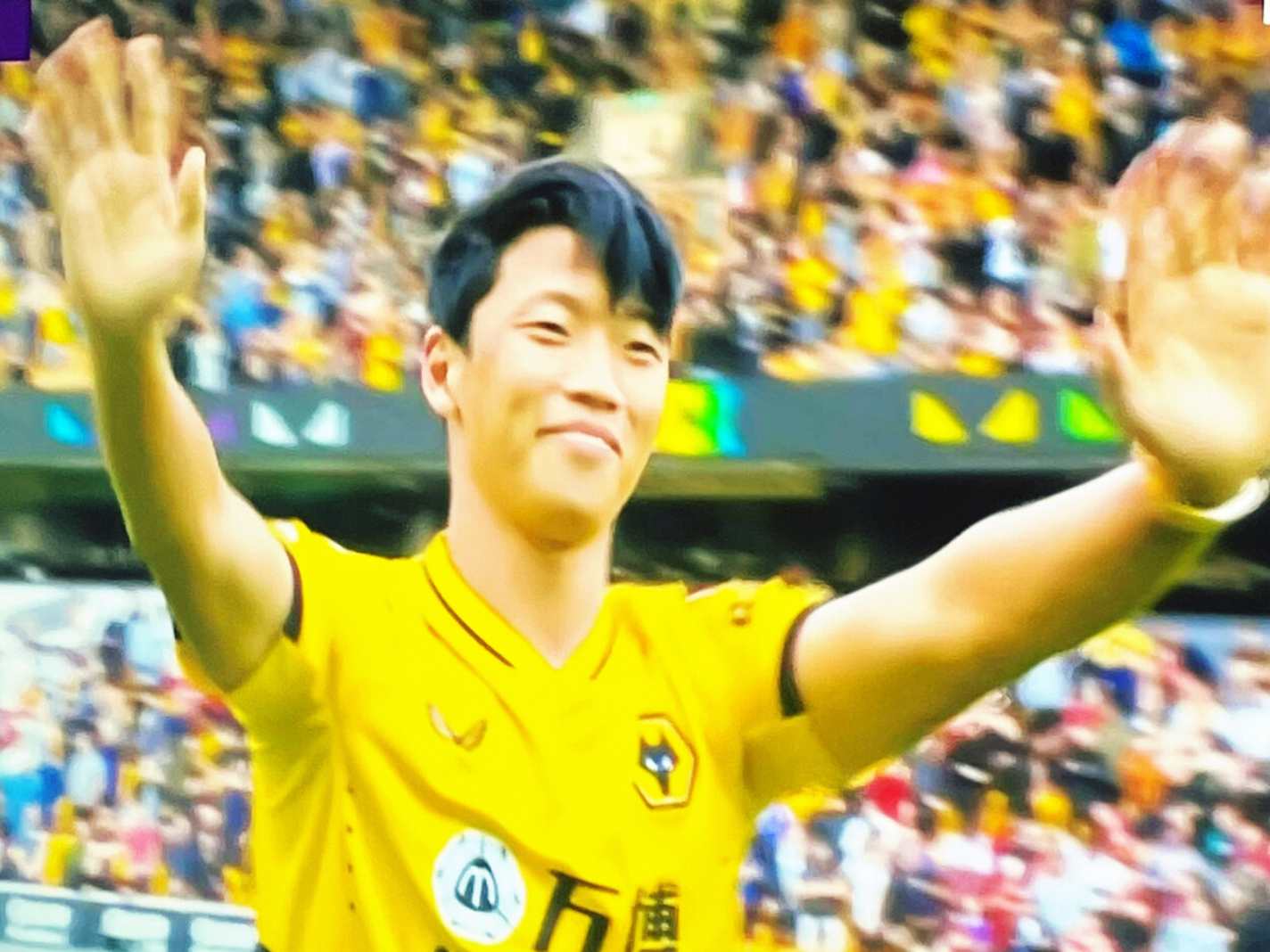 Hwang Hee-Chan Goes Above And Beyond For South Korean Fans At Molineux