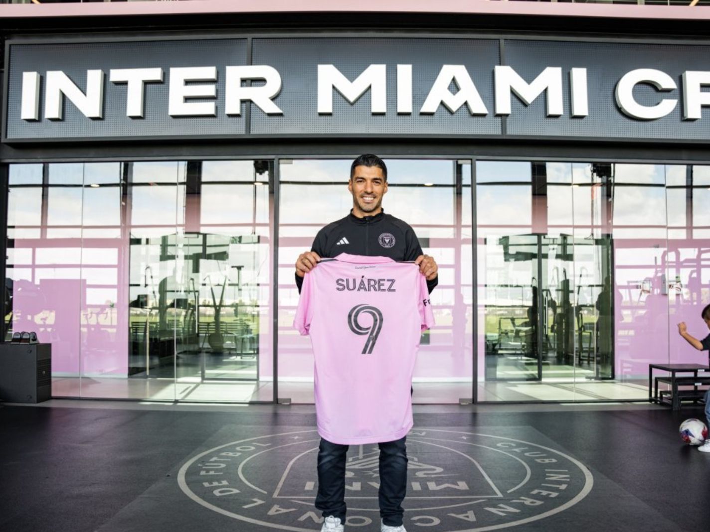 Why Luis Suarez Wore a DEBUT Logo on his Inter Miami Kit?
