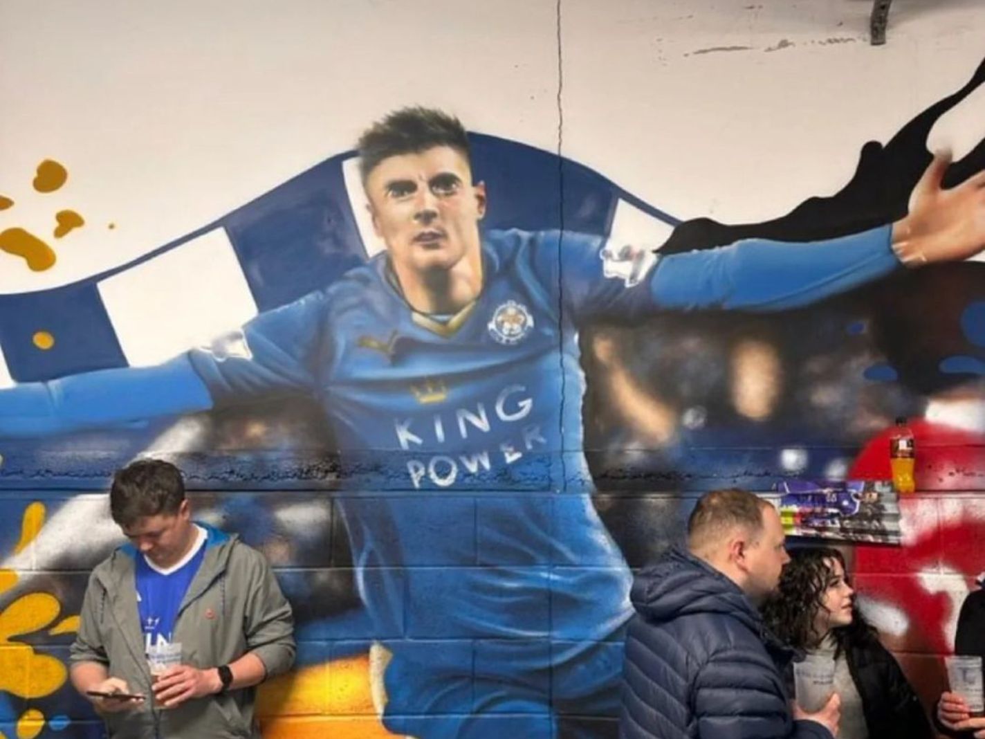 Jamie Vardy or Mason Mount? Fans Debate Identity of New King Power Mural