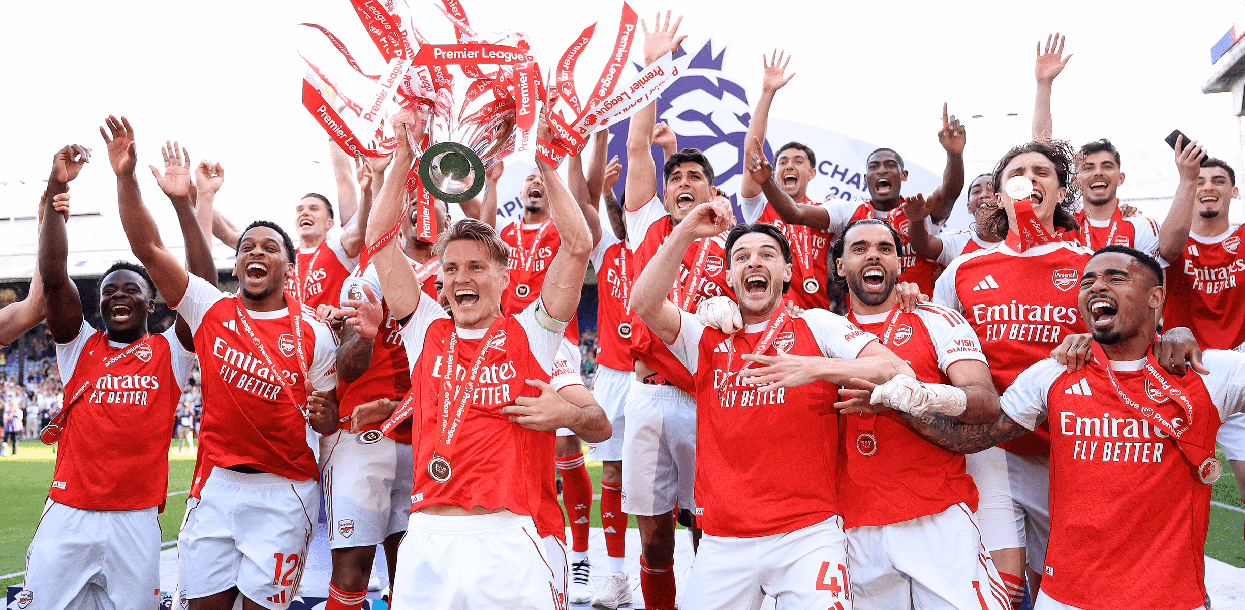 odegaard-premier-league-trophy-lift-hero_nwkfk5vz